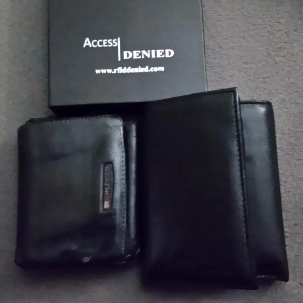 Men - Slim RFID Blocking Wallet for Securing Personal Data - Front Pocket